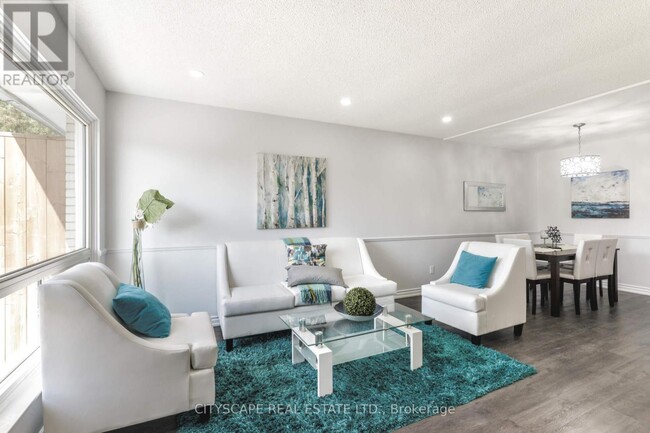 385 Archdekin Dr in Brampton, ON - Building Photo - Building Photo
