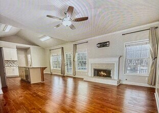 2404 Caneridge Pt SW in Marietta, GA - Building Photo - Building Photo