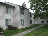 Skylark Apartments in Portland, OR - Building Photo - Building Photo