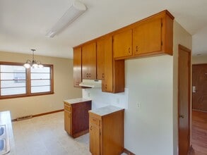 2321 W Sunnybrook St in Wichita, KS - Building Photo - Building Photo