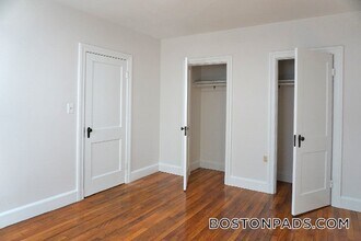 95 Adams St, Unit 8 in Waltham, MA - Building Photo - Building Photo