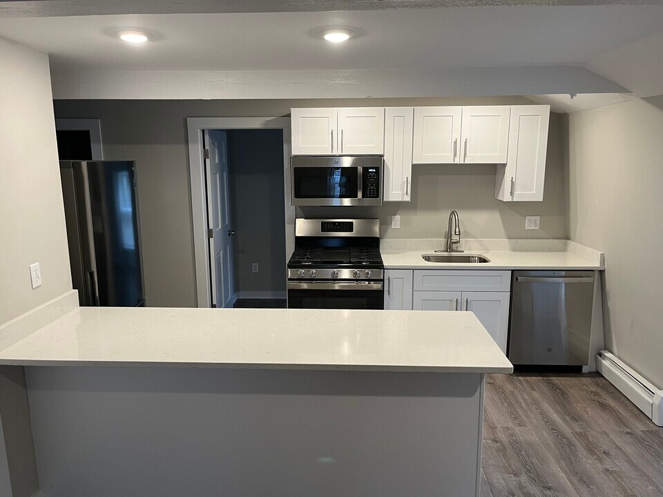 37A Maple Ave, Unit 3 in Andover, MA - Building Photo