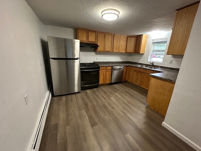4504 Juneau St, Unit 4502 in Anchorage, AK - Foto de edificio - Building Photo