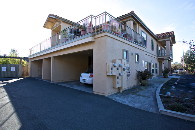 1254 Broadway in Sonoma, CA - Foto de edificio - Building Photo