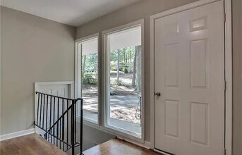 1810 Teasley Dr SE in Smyrna, GA - Foto de edificio - Building Photo