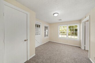 811 S Hill St in Alvin, TX - Building Photo - Building Photo