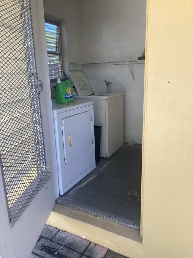 1811 NE 56th St in Fort Lauderdale, FL - Building Photo - Building Photo