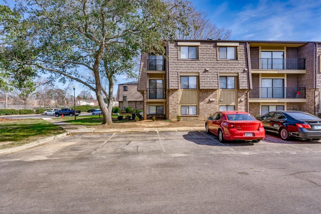 1111 Menlo Dr in Columbia, SC - Building Photo