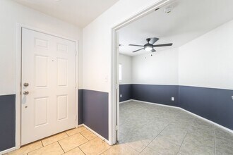 325 Silverado Pines Ave in Las Vegas, NV - Building Photo - Building Photo