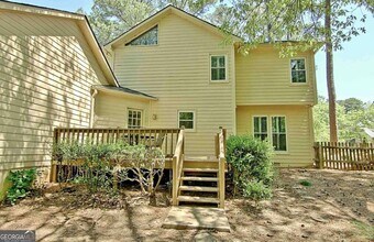 136 Cloister Dr, Unit 34 in Peachtree City, GA - Building Photo - Building Photo