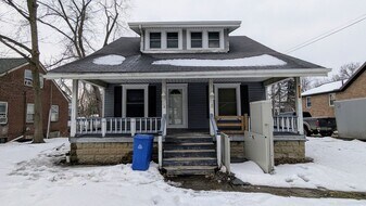 3237 State St NW in North Canton, OH - Building Photo