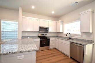 523 Cosmos St in Centerton, AR - Building Photo - Building Photo