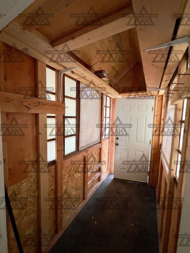 410 Gilbert Dr in Fairbanks, AK - Foto de edificio - Building Photo