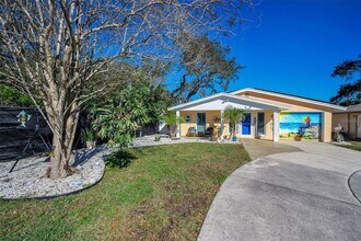 1000 Crane Ct in Dunedin, FL - Building Photo - Building Photo