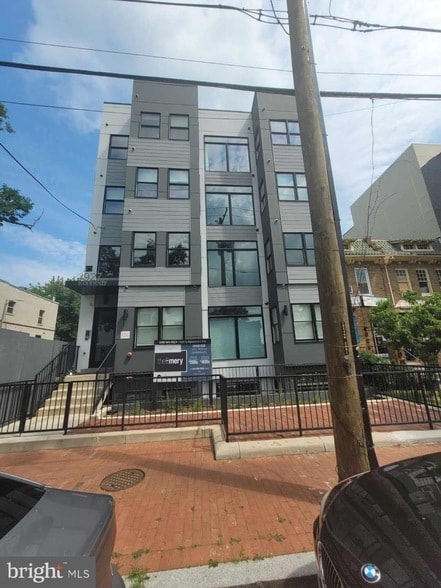property at 927 Kennedy St NW