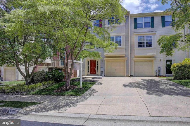 property at 2512 Stow Ct