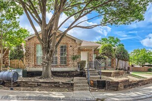 704 Ashbrook Dr, Unit E203 in Desoto, TX - Building Photo