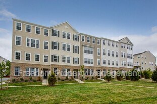 14894 Mason Creek Cir in Woodbridge, VA - Building Photo