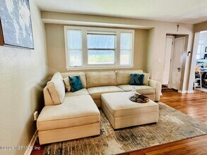 1503 Parrish Pl in Jacksonville, FL - Foto de edificio - Building Photo