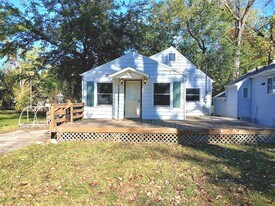 112 Hazel Ct in Island Lake, IL - Building Photo