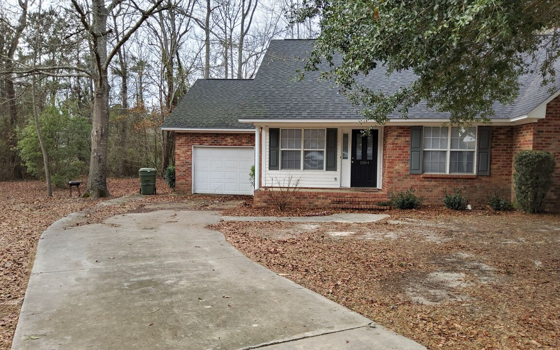 1004 Cutleaf Dr in Sumter, SC - Building Photo