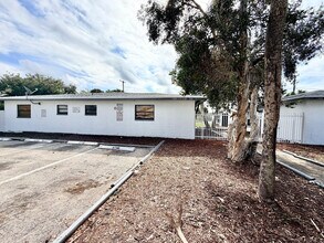 5730 NW 27th Ct in Lauderhill, FL - Building Photo - Building Photo