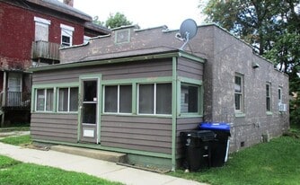 500 N Lee St in Bloomington, IL - Building Photo