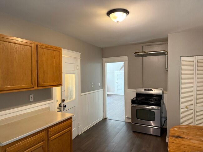 18 Valentine St in Waterbury, CT - Foto de edificio - Building Photo
