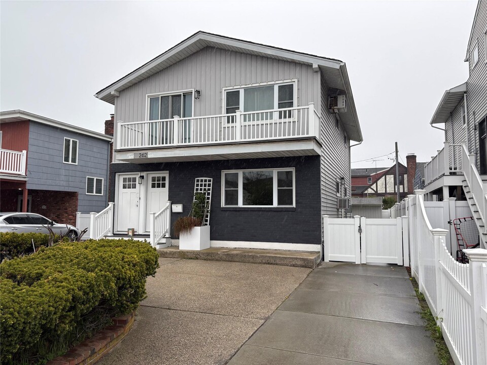 262 Long Beach Blvd in Long Beach, NY - Building Photo