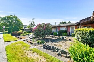 192-Western Village Apartments in Salem, OR - Building Photo - Interior Photo