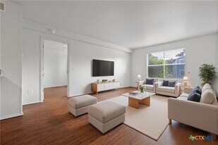 205 Craddock Ave in San Marcos, TX - Building Photo