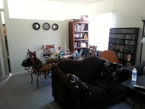 4268 Dalton Ave in Los Angeles, CA - Foto de edificio - Interior Photo