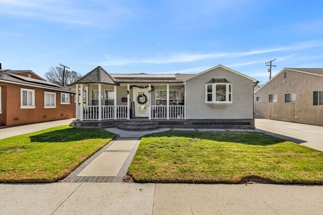 property at 4220 Los Coyotes Diagonal