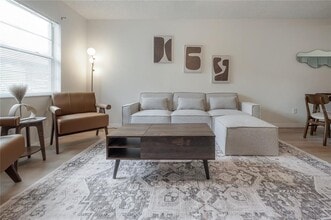 6908 S MacDill Ave in Tampa, FL - Building Photo - Building Photo