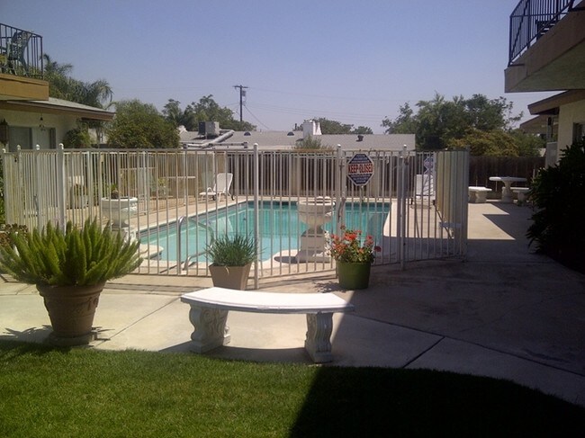 Kingspoint Villa Apartments in San Bernardino, CA - Building Photo - Building Photo