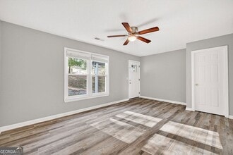 255 Lowry St in Ball Ground, GA - Foto de edificio - Building Photo