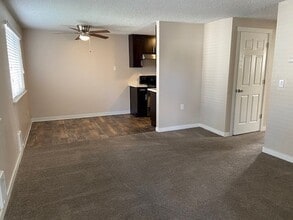 Heather Court in Tacoma, WA - Building Photo - Building Photo