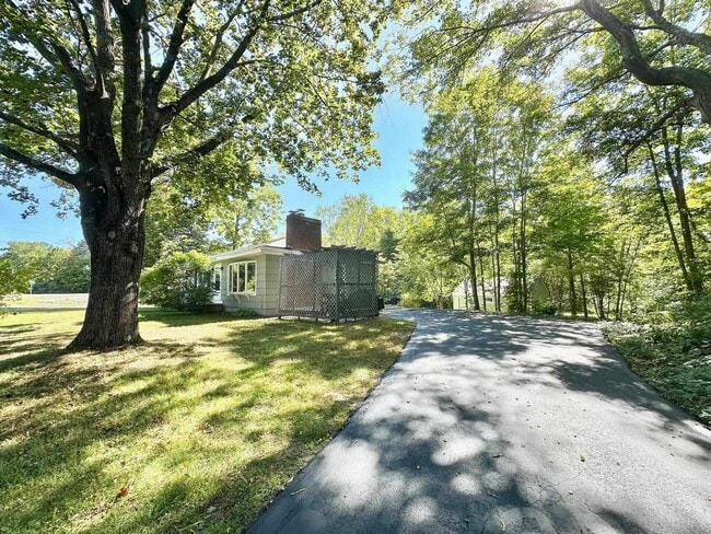 10 Roulston Rd in Windham, NH - Building Photo - Building Photo