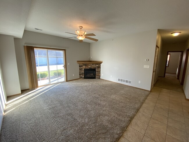 2000 Meadow Ct in Des Moines, IA - Building Photo - Building Photo