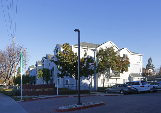 Hillview Glen Apartments in San Jose, CA - Building Photo - Building Photo