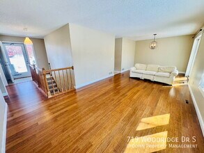 719 Woodridge Dr S in Chaska, MN - Building Photo - Building Photo