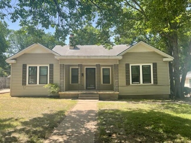 property at 3619 Fort Ave