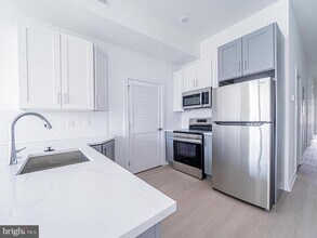 2403 W Thompson St in Philadelphia, PA - Building Photo - Building Photo