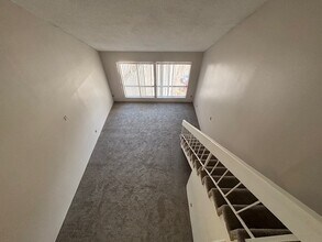 6171 Rancho Mission Rd, Unit 313 in San Diego, CA - Foto de edificio - Building Photo