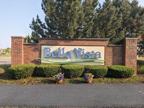 2 Solara Ct in Bolingbrook, IL - Building Photo - Building Photo