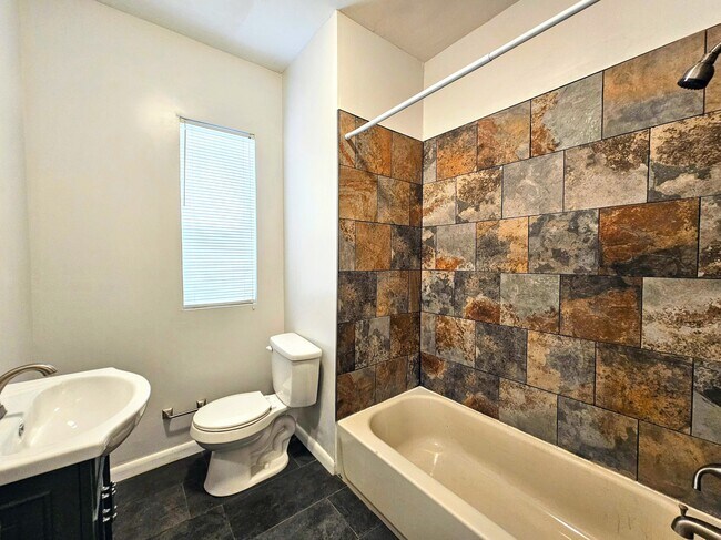 1219 S 46th St in Philadelphia, PA - Building Photo - Building Photo