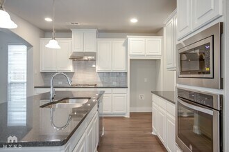 3308 Damsel Sauvage Ln in Lewisville, TX - Foto de edificio - Building Photo