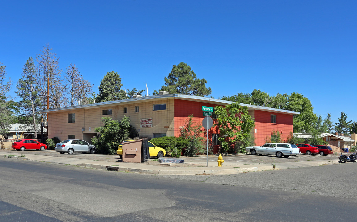 4311 Zuni Rd SE in Albuquerque, NM - Building Photo