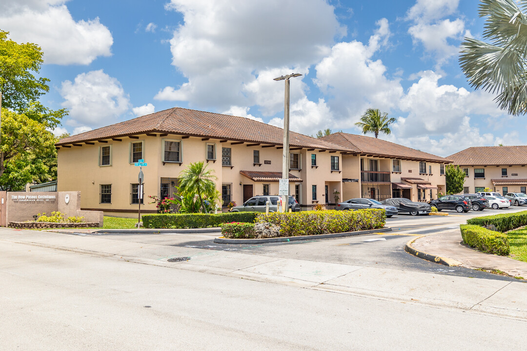 The New Paseos Castellanos in Miami, FL - Foto de edificio