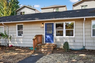 7359 SE Evergreen St in Portland, OR - Building Photo - Building Photo